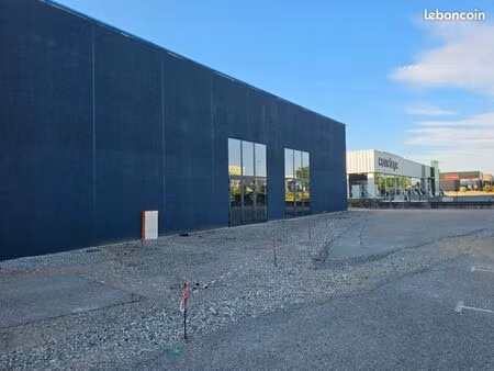 local commercial 685 m² - emplacement exceptionnel