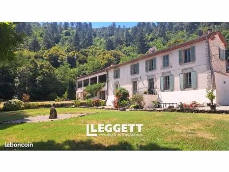 château 30 pièces 700 m²