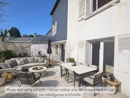 maison 9 pièces 151 m²