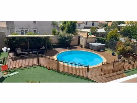 grande maison avec jardin