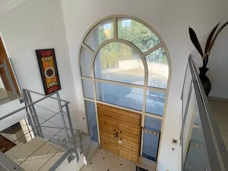 villa d’architecte 231 m² – terrain 1477 m² – piscine & jacuzzi – calme absolu sans vis-à-