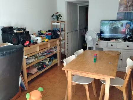 maison t3/t4 100 m2 avec dépendance attenante et grande cour privative