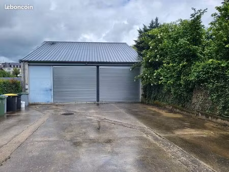 rare  atelier avec appartement et garage à vendre