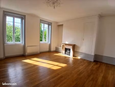 dole appartement de 115 m² avec garage et parking