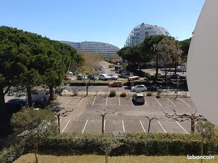 studio avec parking privé et piscine collective