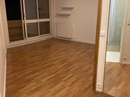 studio 33m2 avec balcon 3m2 + place de parking