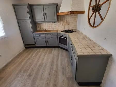 maison a rénover avec jardin et garage