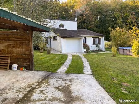 agréable maison à la campagne mais toute proche de la ville et des commodités  idéale pour