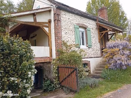 maison au bord de la rivière
