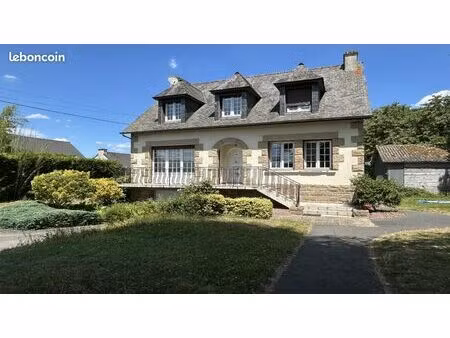 maison néo bretonne avec dépendance sur un terrain d'environ 850m²