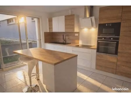 maxeville a saisir bel appartement de 45 m2 entièrement rénové avec caves  place de parkin