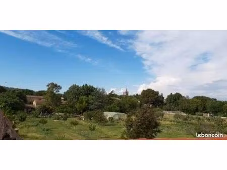 maison de village au calme avec grande dépendance
