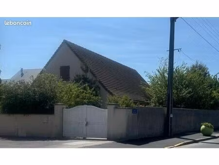pavillon à 250 m de la plage