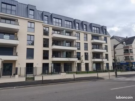 deux pièces neuf avec balcon et vue dégagée - emplacement de parking - à 3 minutes à pieds