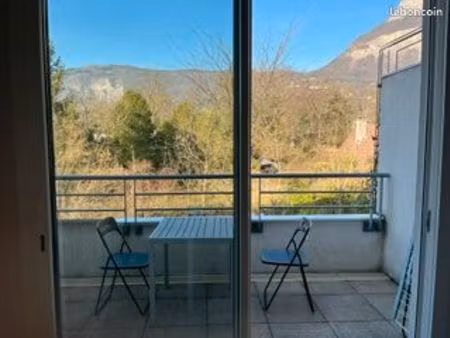 studio 17m2 et terrasse 11 m2 meylan