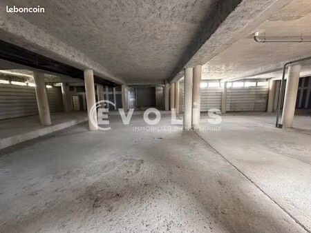 local d'activité 964 m²