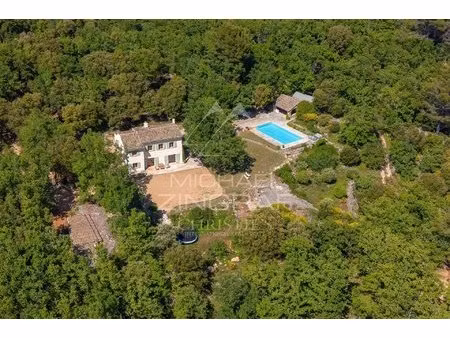 propriété d’exception – domaine privé de 10 hectares avec vue panoramique