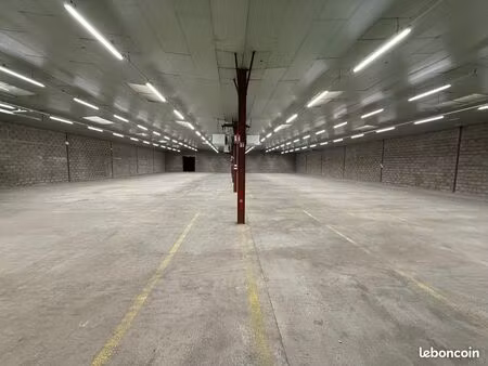 local 1978 m² lons-le-saunier