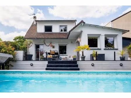 victoire — bâtisse familiale 200 m² - esprit maison de vacances  piscine compris - argente