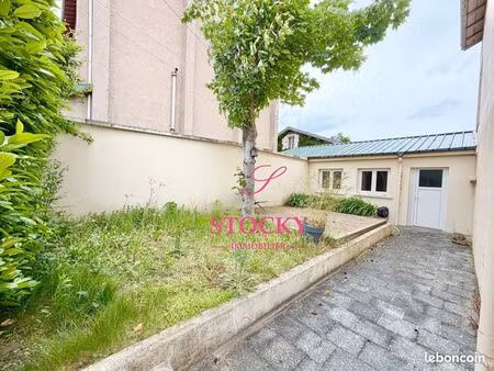 maison 6 pièces 217 m²