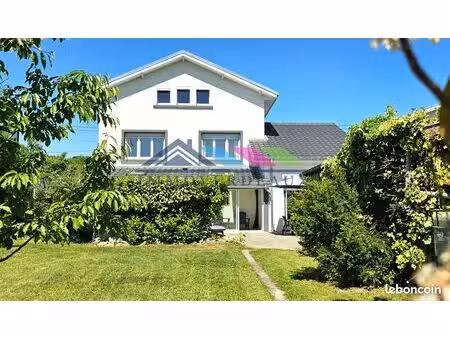 maison 9 pièces 236 m²