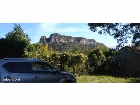 maison sur un terrain de 1850 m²