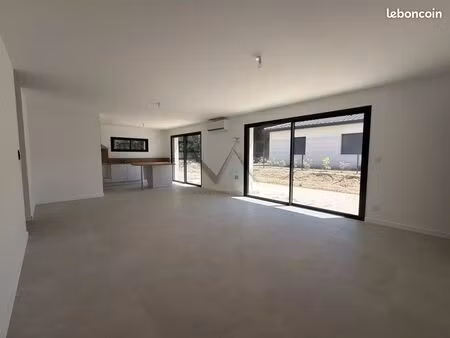 villa 4 pièces 100 m²