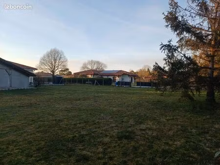 terrain 1054m2
