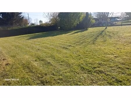 terrain constructible ■exposition est ouest ■non pentu.■longueur du chemin 50m■dimension:f