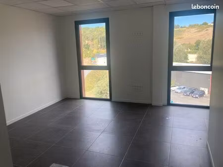 local professionnel 67 m²