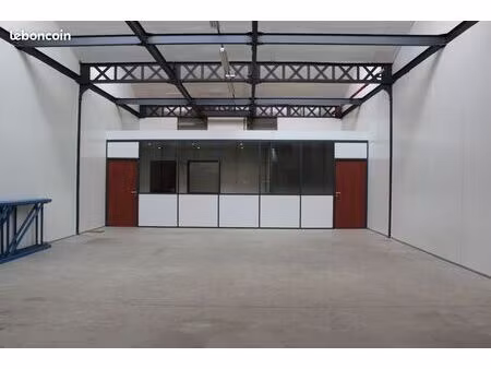 local d'activité - 136 m²
