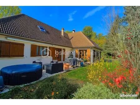 pavillon 10 pièces 250 m²