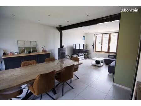 maison rénovée 97 m² – grand terrain 1083 m² – dpe c – panneaux solaires