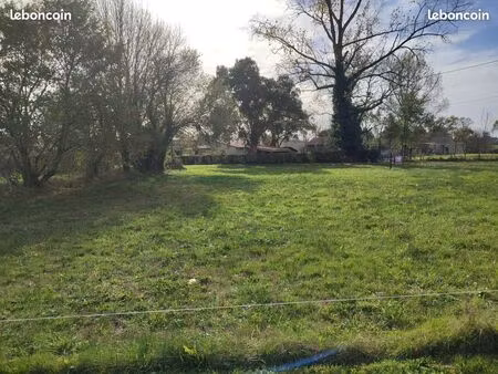 envie de campagne  759 m2 à reignac (33)