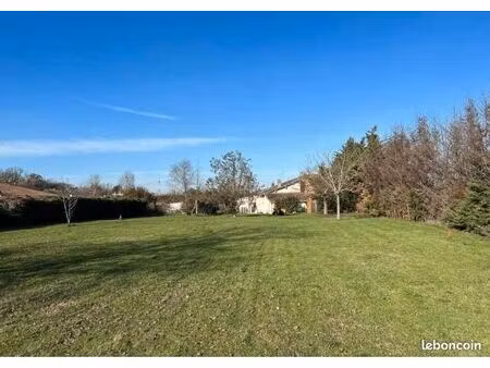 terrain 900 m² brax