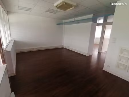 bureau 85 m²
