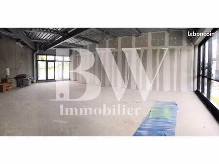 local commercial 135 m² lesneven