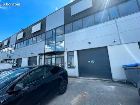 local d'activite 691 m² saint-denis