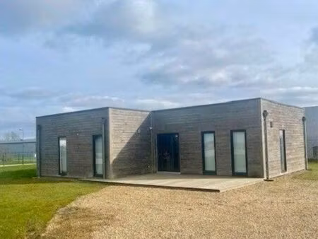 local professionnel lumineux 120m2