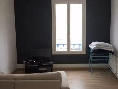 immeuble de rapport (local commercial + 2 appartements)