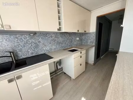 immeuble 219 m² descartes