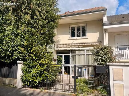 maison 7 pièces 228 m²