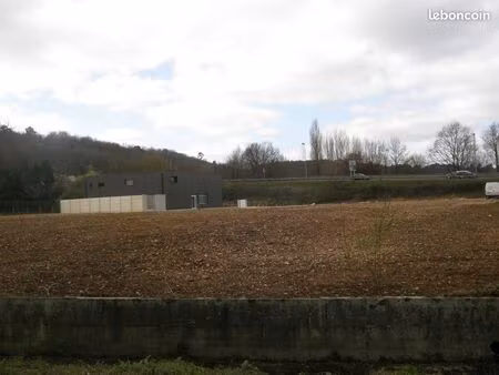 a louer terrain nu