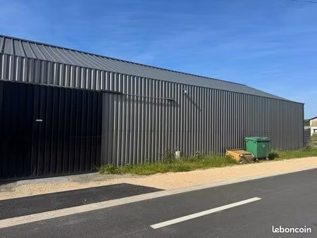 à louer hangar dépôt stockage entreposage avec quai