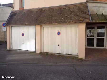 garage fermé à louer