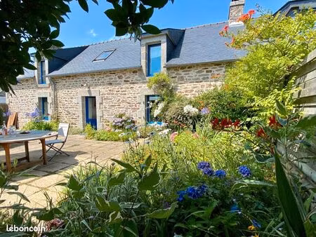 petite maison à proximité de la mer