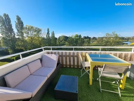 appartement t2 avec grande terrasse - vue lac et aperçu mer