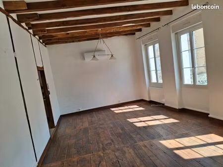 location appartement 2 pièces   80 m2  confolens