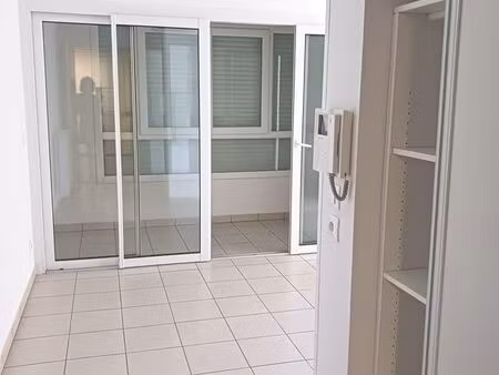 studio 1 pièce 32 m²