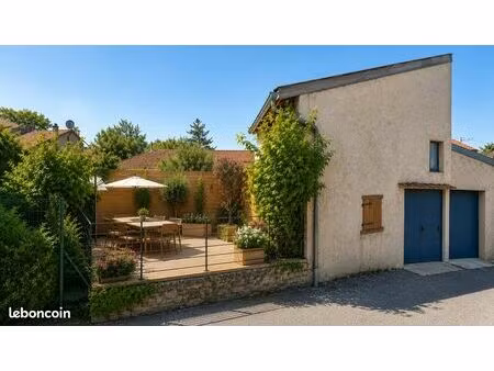 f2 neuf avec cuisine  clim terrasse et garage